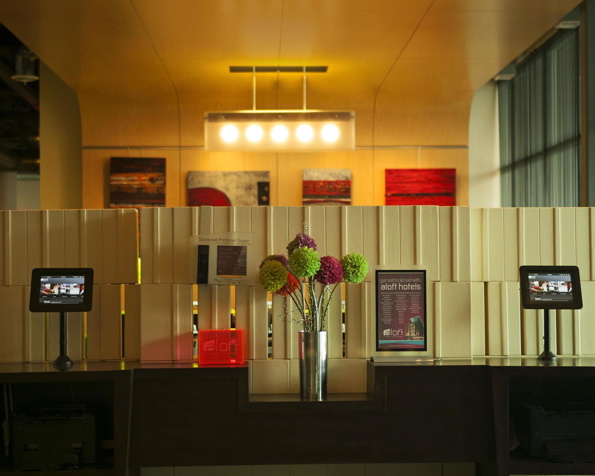 Aloft Minneapolis Bagian luar foto